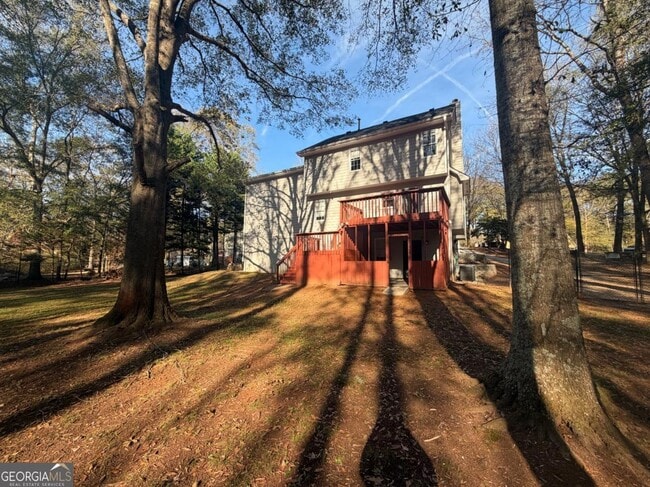 Building Photo - 212 Regal Way W