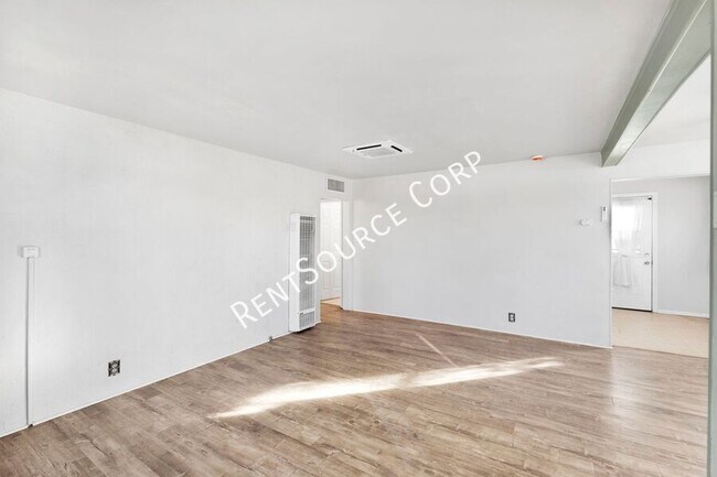 Building Photo - 1040 Flora St