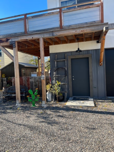 Building Photo - 123 1/2 S E St