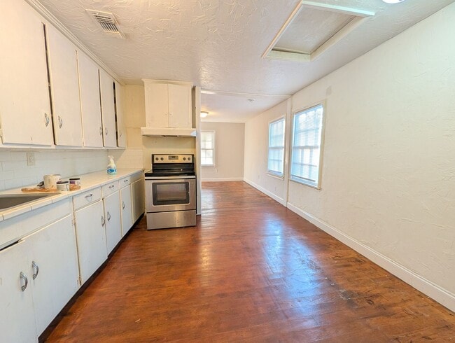 Building Photo - 306 Roosevelt