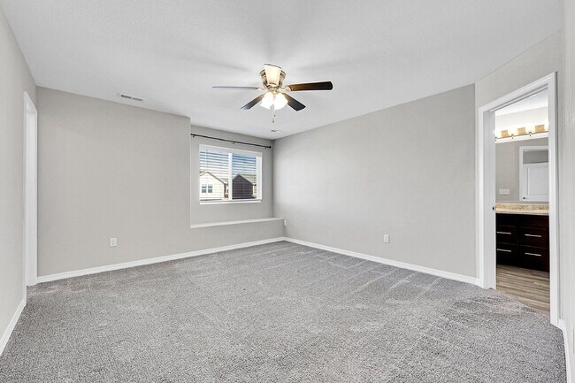 Building Photo - $2,350.00, 3 bed, 2.5 bath located in Peyt...