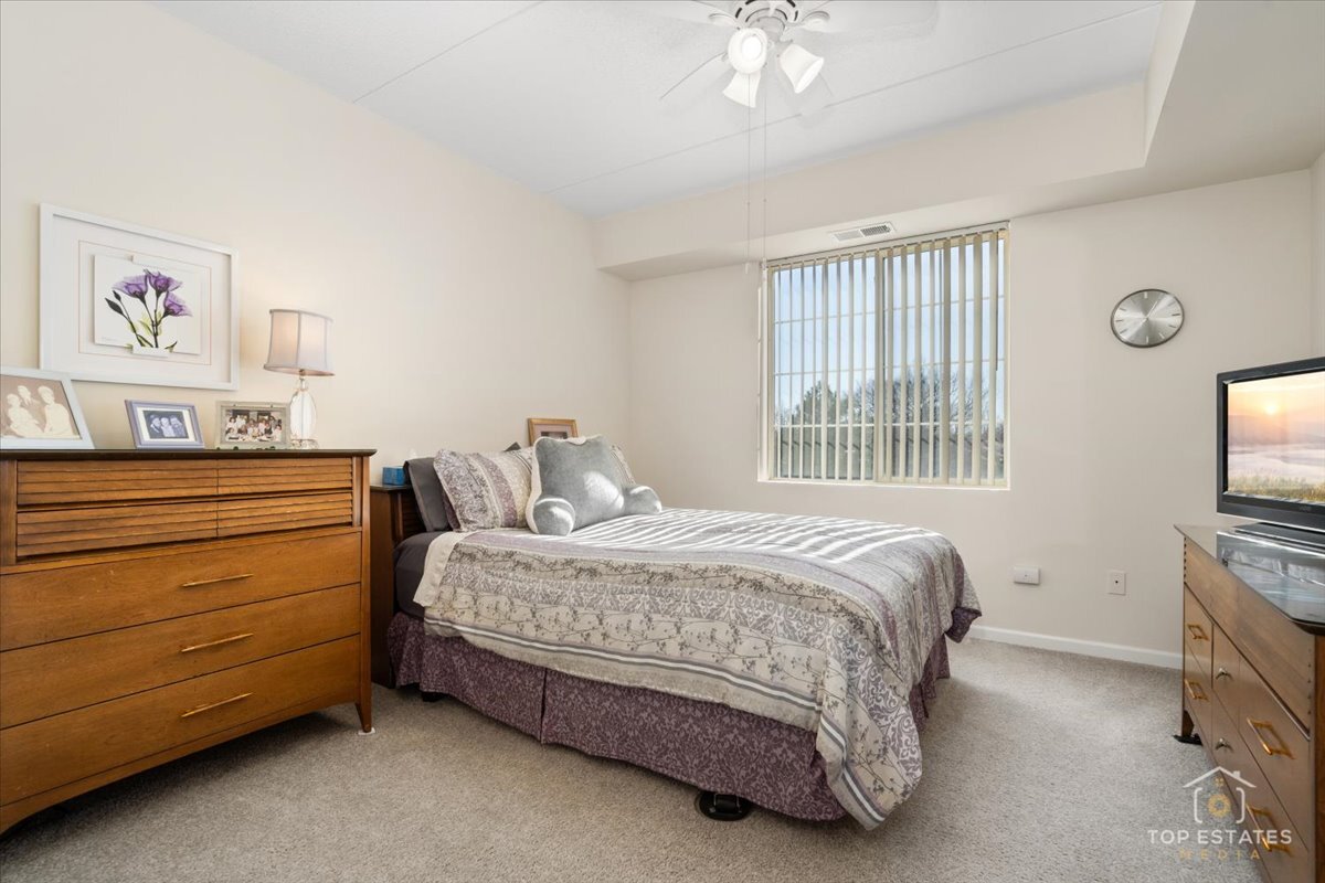 Building Photo - 238 E Irving Park Rd