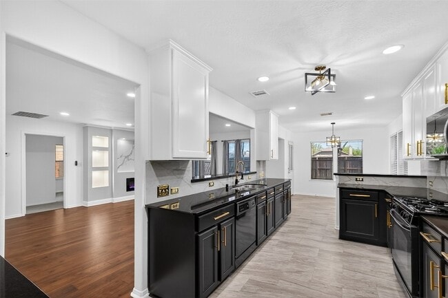 Building Photo - 15807 Sonoma Park Dr