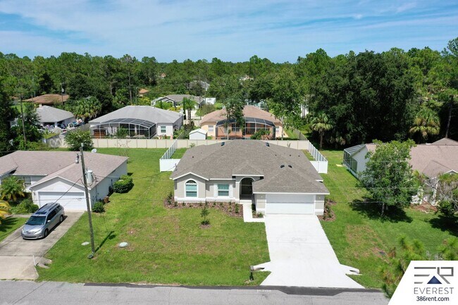 Building Photo - FULLY FENCED, LIKE NEW 3/2/2 IN DESIRABLE PINE GROVE