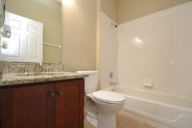 Building Photo - Fantastic fully upgraded 4 BR Oviedo Pool ...