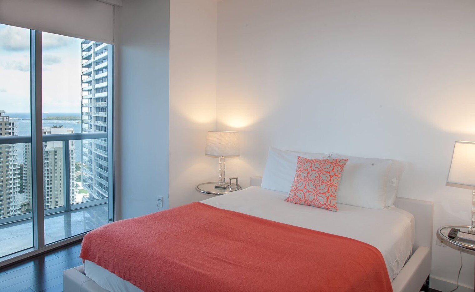 Building Photo - 485 Brickell Ave