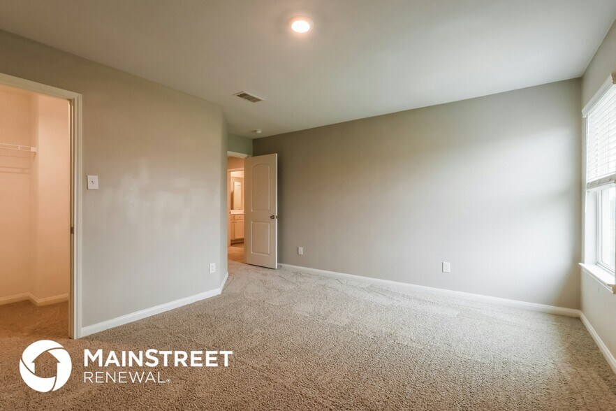 Building Photo - 23018 Bellini Dr