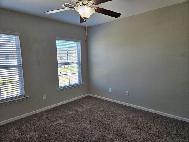 Building Photo - Great Home ! Great Schools !