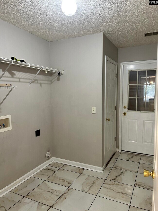 Building Photo - 405 Beech Glen Dr