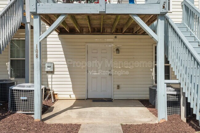 Building Photo - 106 Locomotive Ln