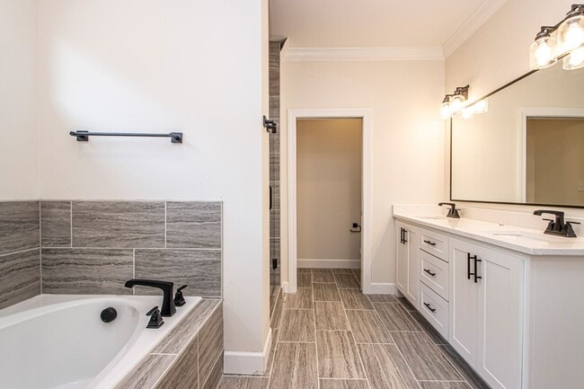Building Photo - Newer Construction Home, WLR