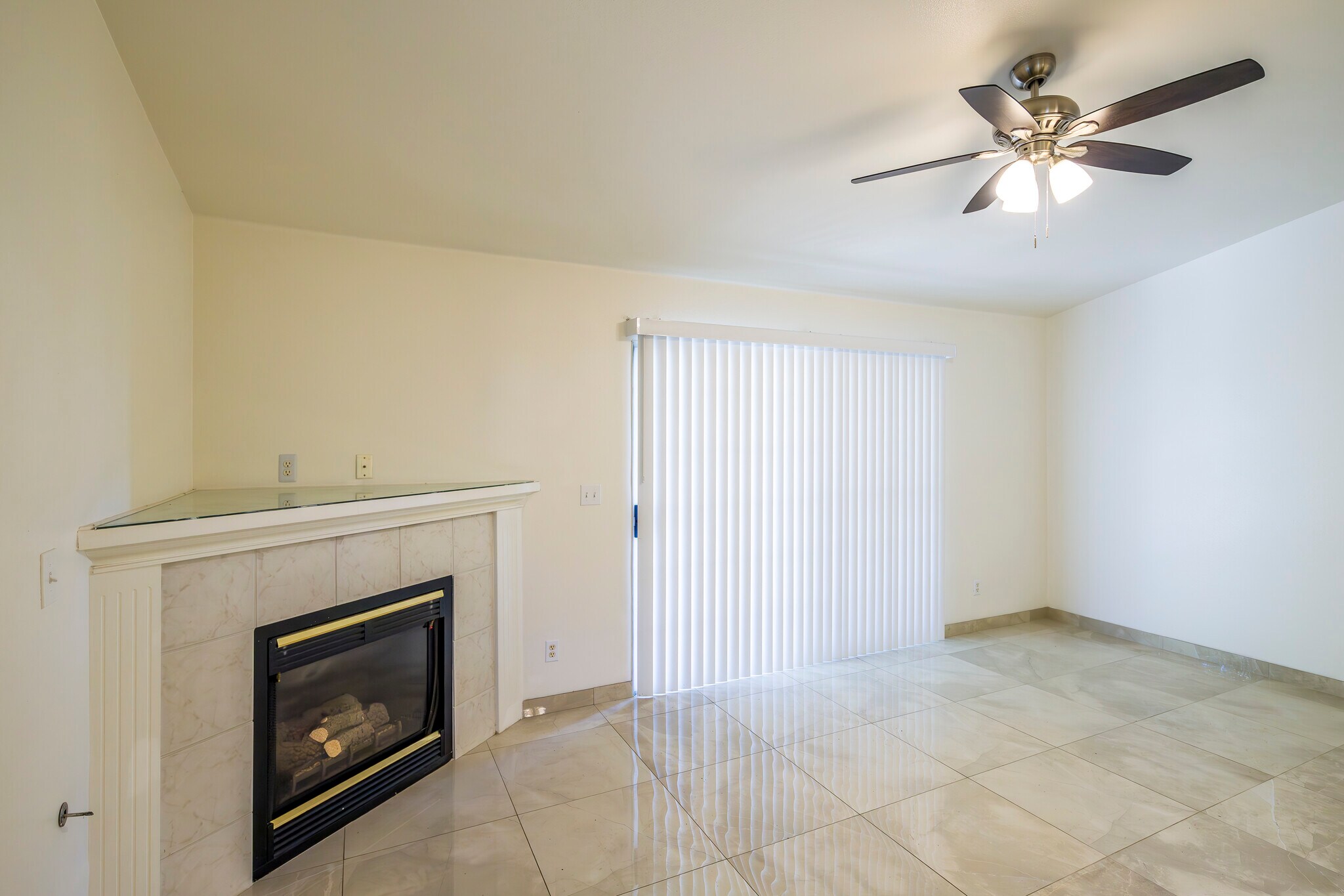 Building Photo - 1542 E Alluvial Ave