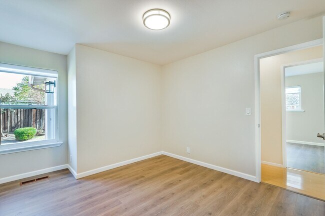 Building Photo - Charming 1,780 Sq Ft 4 bedroom 2 bath home in South San Jose