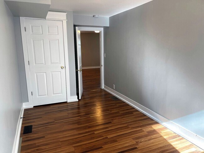 Building Photo - 212 E Washington St