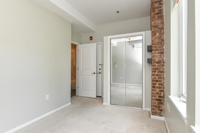 Building Photo - 58 Giles Ave