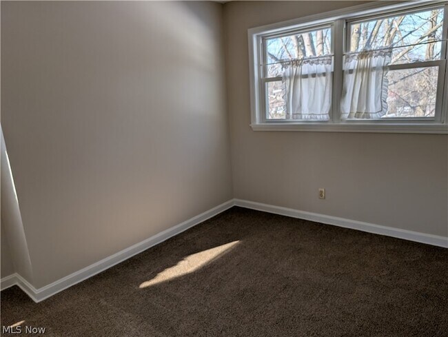 Building Photo - 703 Avondale St