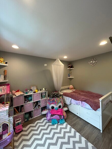 Building Photo - 448 Saint Giles Ct