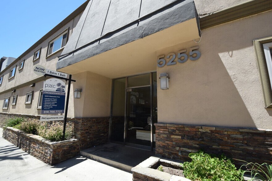 Primary Photo - 5255 Blakeslee Ave