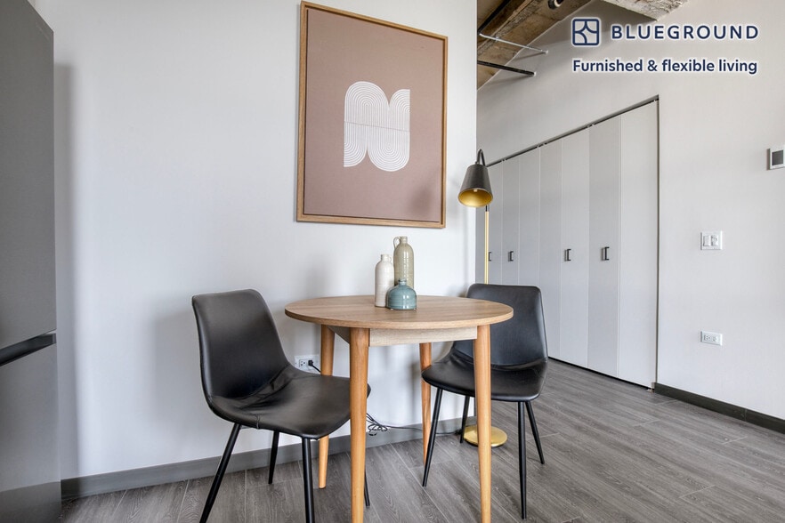 Building Photo - 150 N Ashland Ave