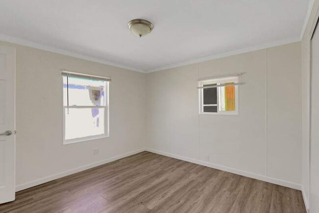 Building Photo - 428 4th Ave