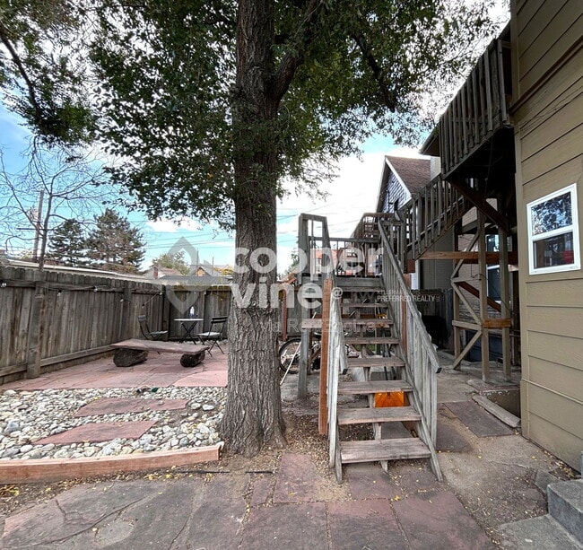 Building Photo - 146 Logan St