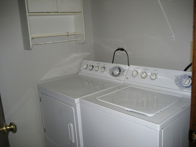 Building Photo - 329 Pembroke Ct