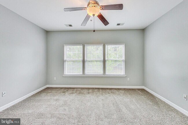Building Photo - 3274 Amazon Ln