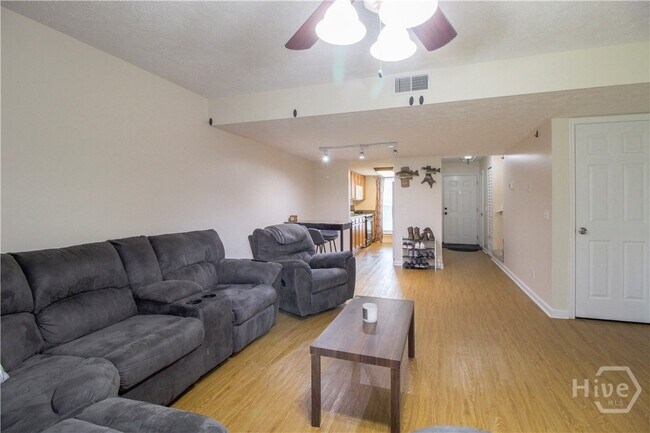 Building Photo - 34 Knollwood Cir