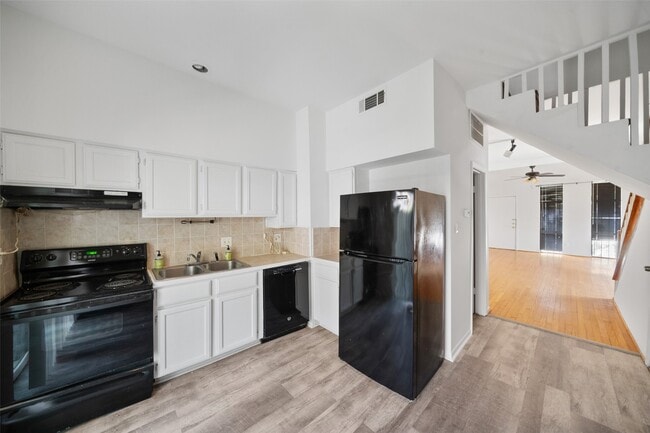 Building Photo - 518 Hawthorne St