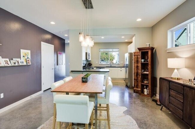 Building Photo - 5616 S 1st St