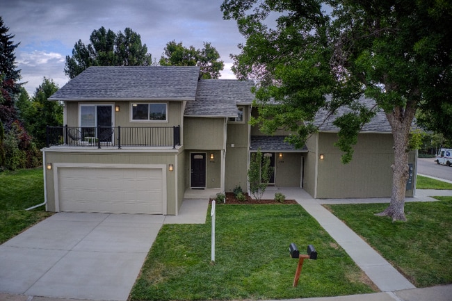 Building Photo - 2716 Parklake Dr
