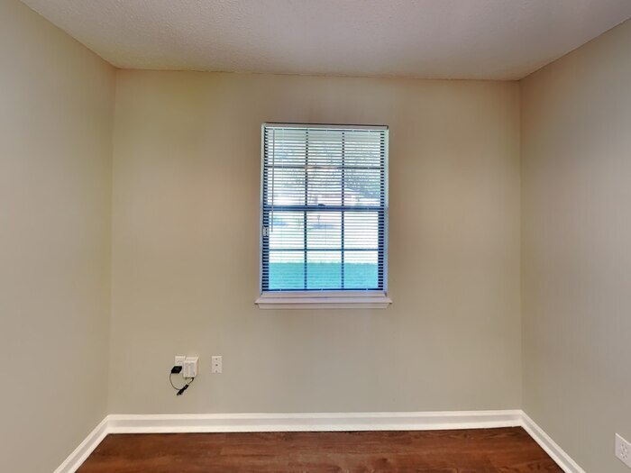 Building Photo - 950 Turtle Creek Dr S