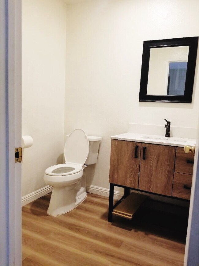 Building Photo - 379 Stanford Ct