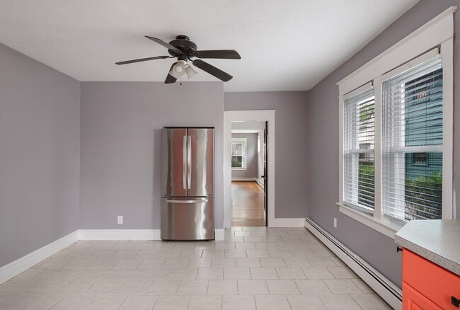Building Photo - 84 Rochambeau Ave