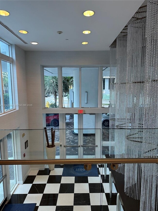 Building Photo - 1800 N Bayshore Dr