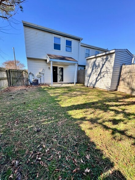 Backyard - 5552 Lynbrook Lndg