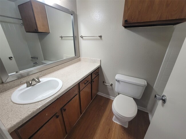 Building Photo - 7250 W Greens Rd