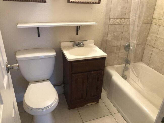 Building Photo - 311 W Ashley St