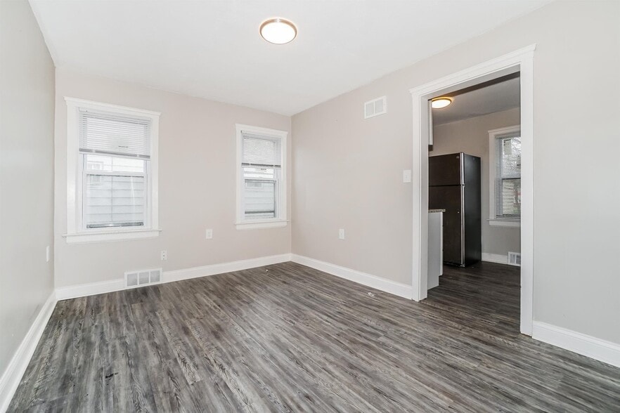 Building Photo - 19431 Tyronne Ave