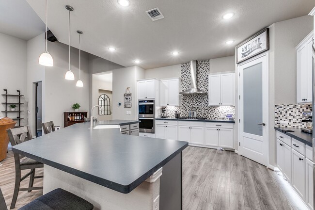 Building Photo - BEAUTIFUL 3-BEDROOM HOME IN THE ENCLAVE AT...