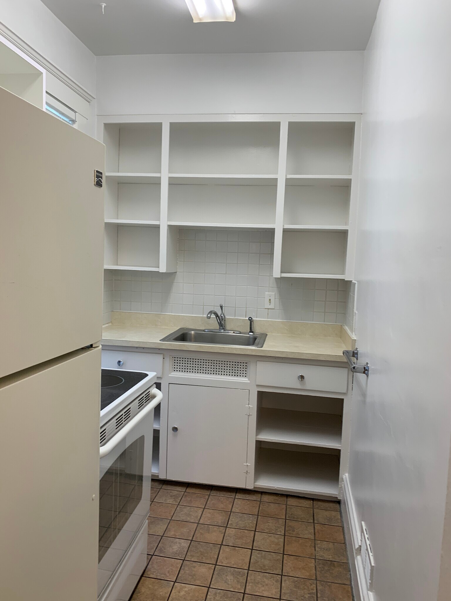 Building Photo - 118 N Thayer St