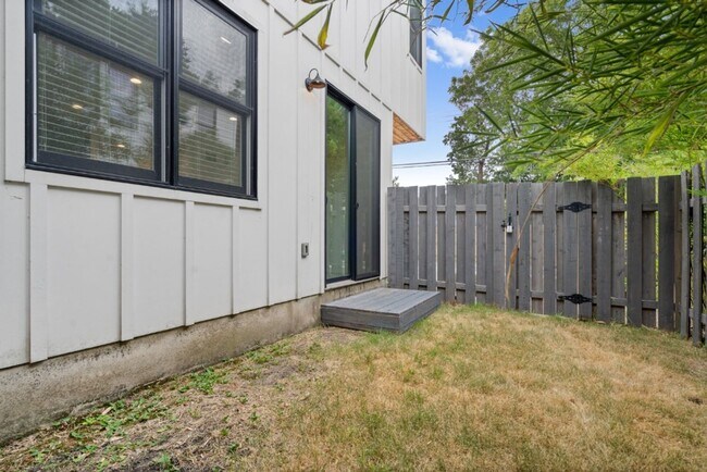 Building Photo - 4006 Avenue C