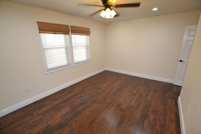 Building Photo - Newly remodeled, 3 bedroom, 2 bath home near Southern University loaded with amenities!