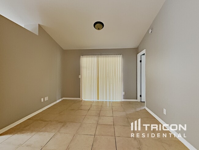 Building Photo - 707 Sand Ridge Dr