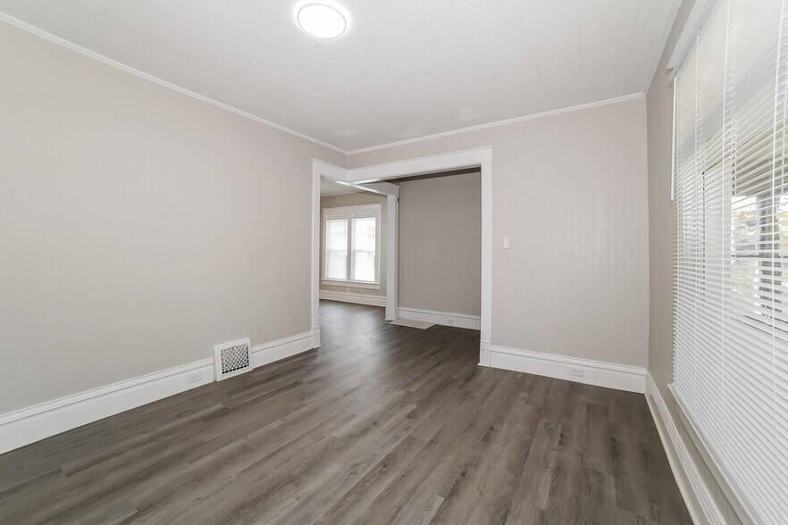 Building Photo - 2222 N Sheridan Rd