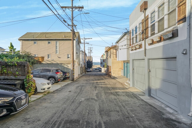 Building Photo - 38 Sunset Ave