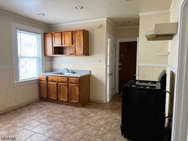 Building Photo - 65 Monticello Ave