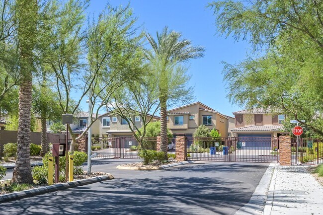 Building Photo - NW!! Solar!!  Gated!!  Bed and bath downst...