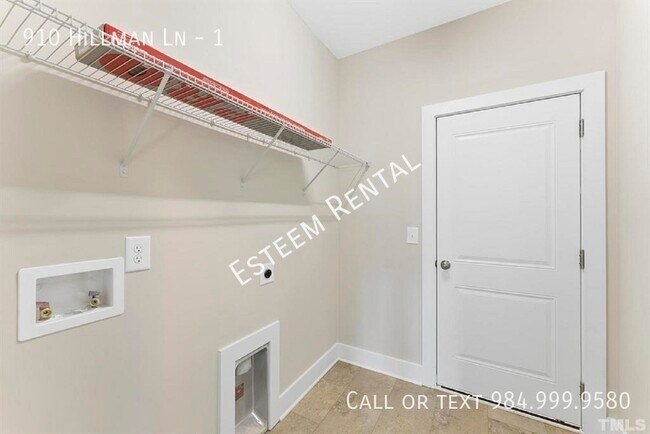 Building Photo - 910 Hillman Ln