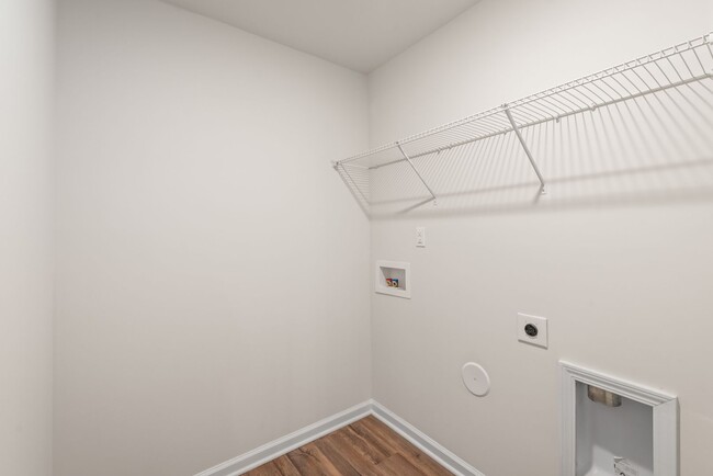 Building Photo - Move-in Ready 5 Bedroom Home!